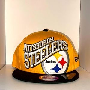 Black and yellow Pittsburgh Steeler New ear snapback. Excellent condition